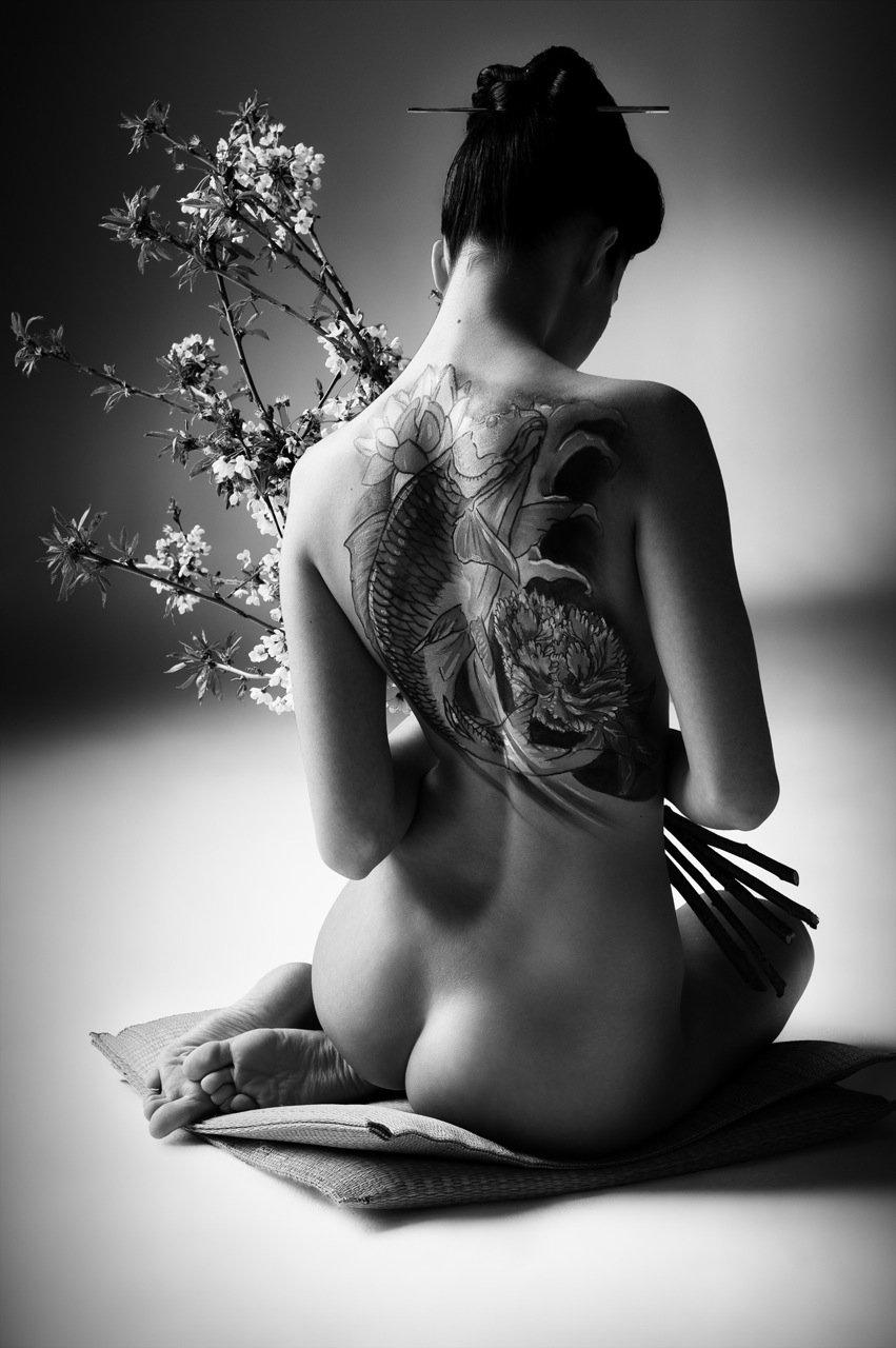 Geisha aux fleurs