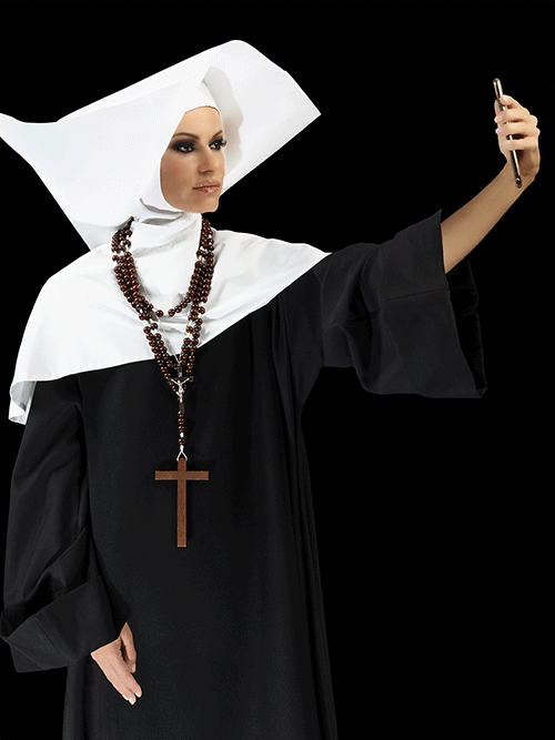 Alexia Vic: Nun Selfie